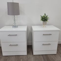 Two  Nightstands. Perfect For Your Home !- Dos Mesitas De Noche ¡ Perfecto Para Usted ! 
