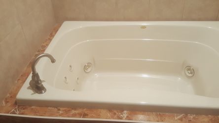 Jacuzzi 42 x 60 (Drain Kit included)