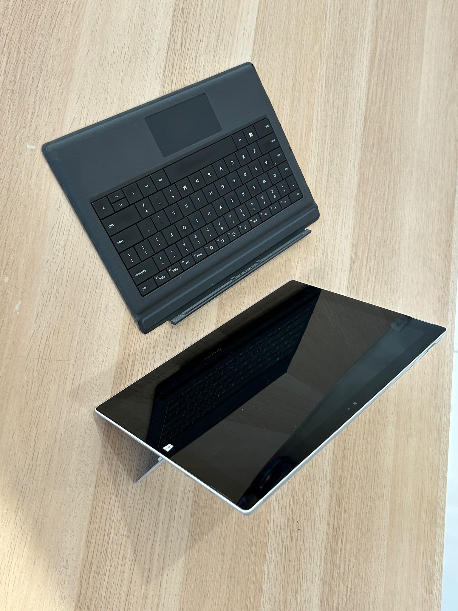 Microsoft Surface Pro 3 I5 4GB 128GB SSD Windows 10 Tablet//Laptop