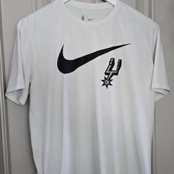Men's San Antonio Spurs Nike, white Essential Swoosh Logo Legend- DRI-FIT T-Shirt
$8