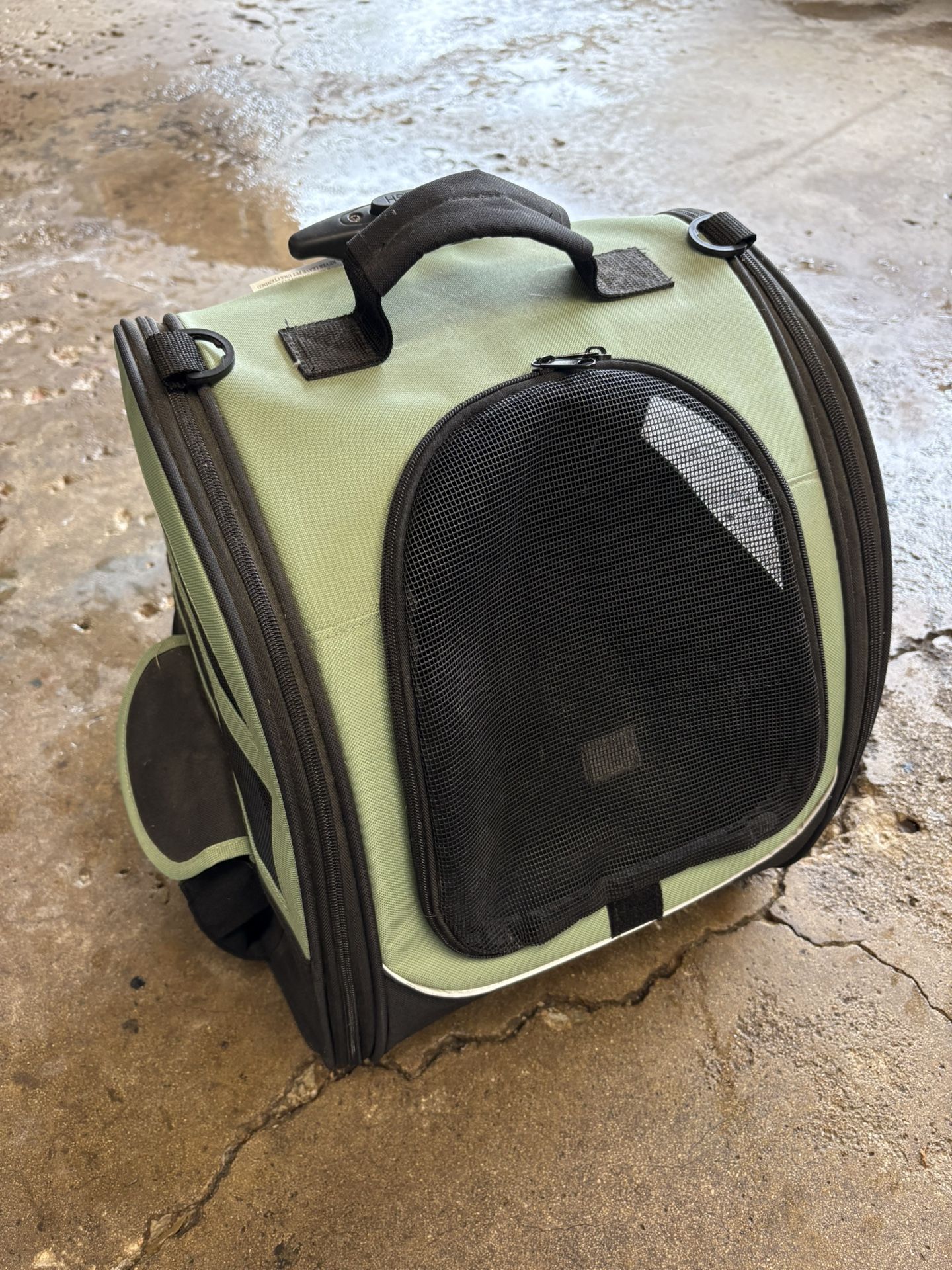 Sm . Dog/Cat Rolling/Backpack Carrier