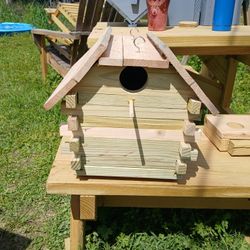Logcabin Bird House 