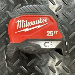 Milwaukee 25ft Tape Measure