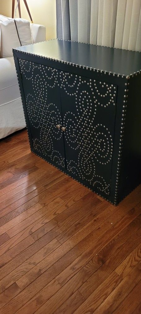 Storage Cabinet With Or Without Bottom Legs