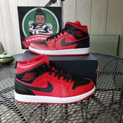 AIR JORDAN 1 MID 