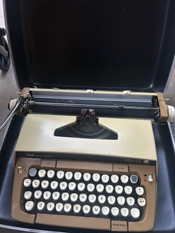 Smith-Corona Galaxie Twelve XII 12 Typewriter Portable with Case