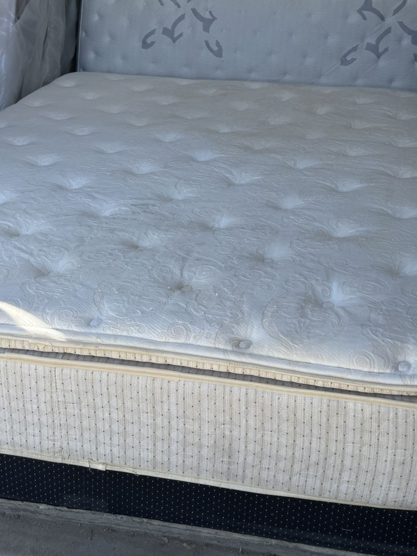 USED QUEEN SIZE PILLOWTOP MATTRESS ONLY