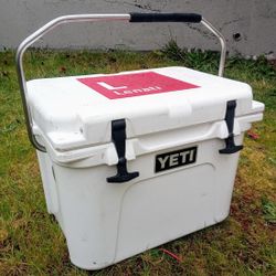 Yeti roadie 20 marine cooler, retails 300$ only asking 50$