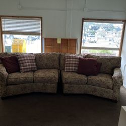 Comfortable Sectional Couch (2 Pieces) 