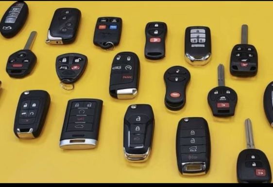 Car Keys/ Llaves De Carros 