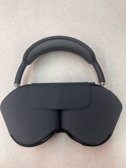 Black Airpod Max 1’s