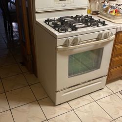 Stove Whirlpool Off White