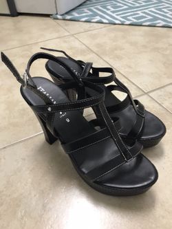 Italian leather women’s sandals size 9 new !