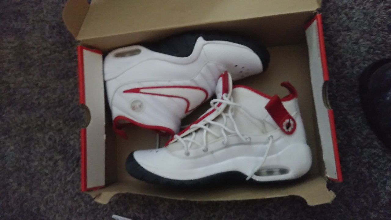 Size 10 Nike Air shake white and red