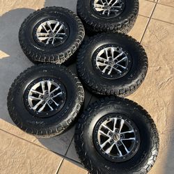 Jeep Wrangler Xtreme 17” Beadlock SRT 392 Tires Wheels Rims Rines 