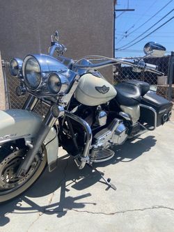 03’ Harley Roadking Classic