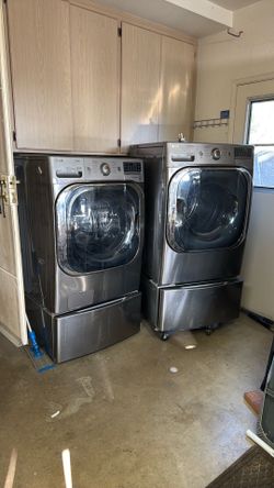 LG Frontload Washer / Dryer