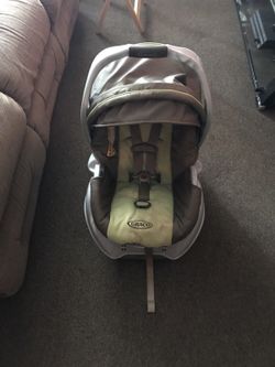 Graco baby Carrier with Base
