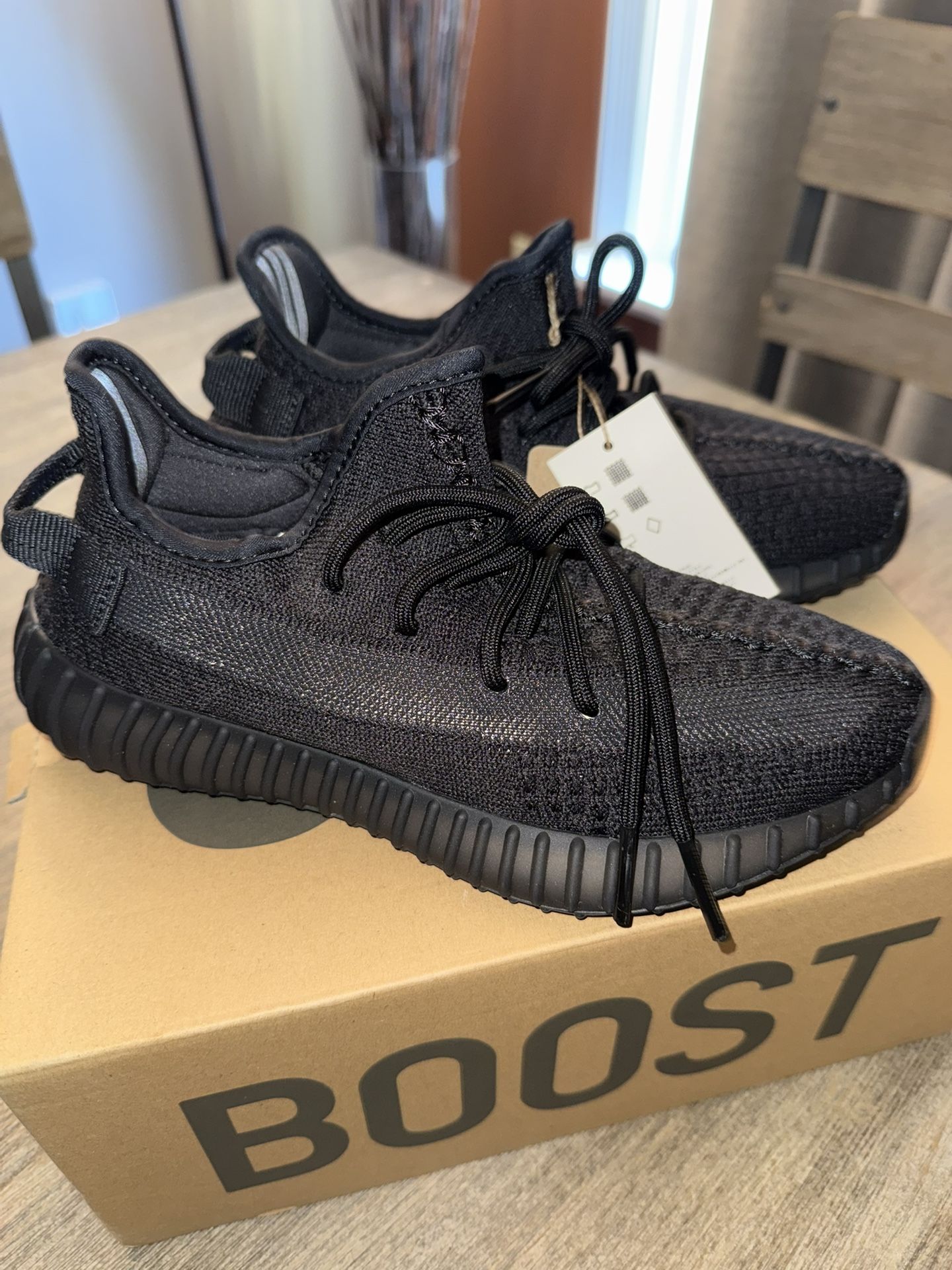 *Never Worn” Yeezy 350 Boost - Onyx