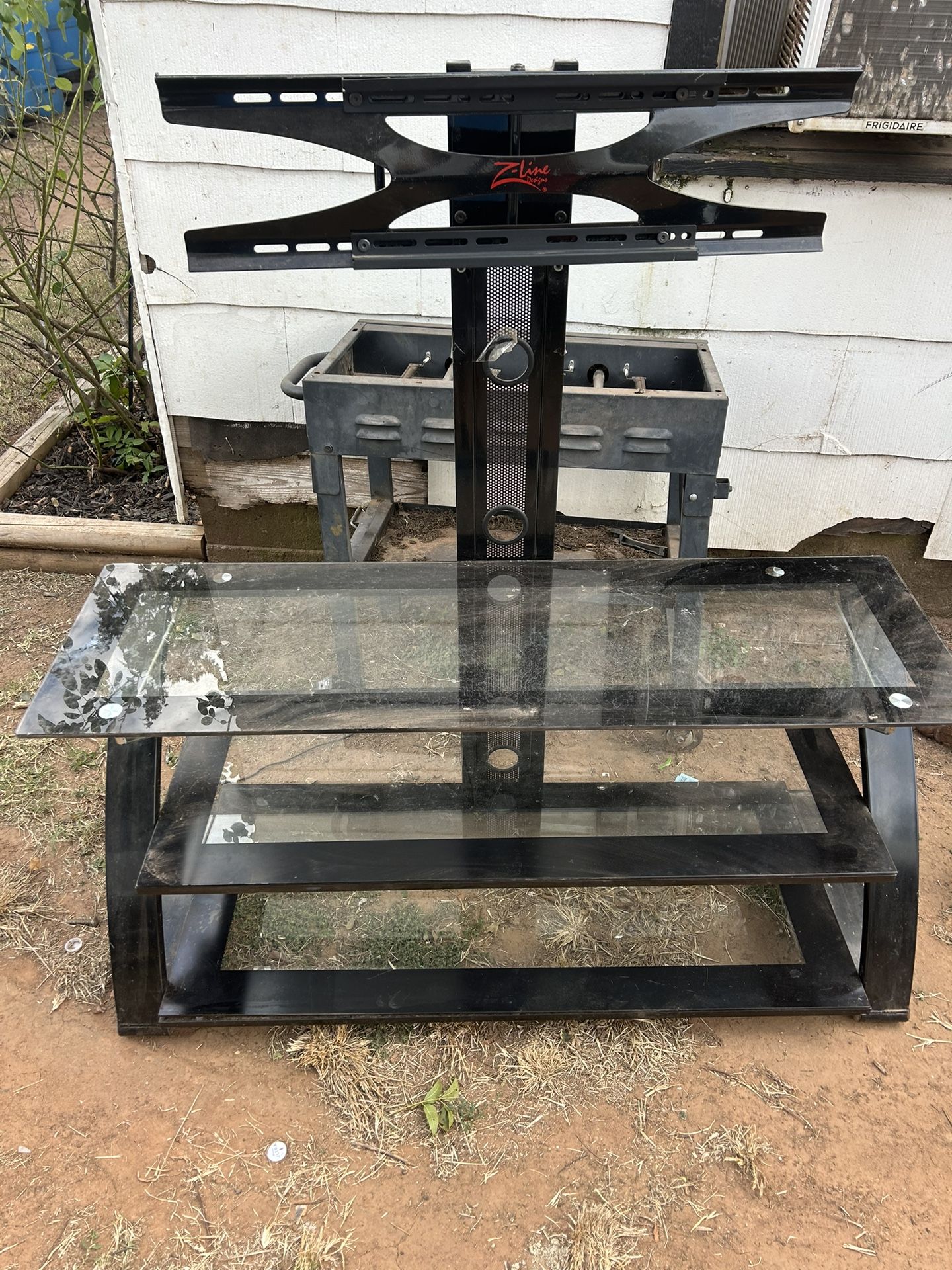 Nice Tv Stand Holds Up To A 70” Tv CASH ONLY WILL DELIVER FOR EXTRA