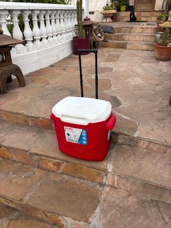 Coleman 28-Can Rolling Cooler