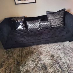Black Tufted Couch! Delivery Available!
