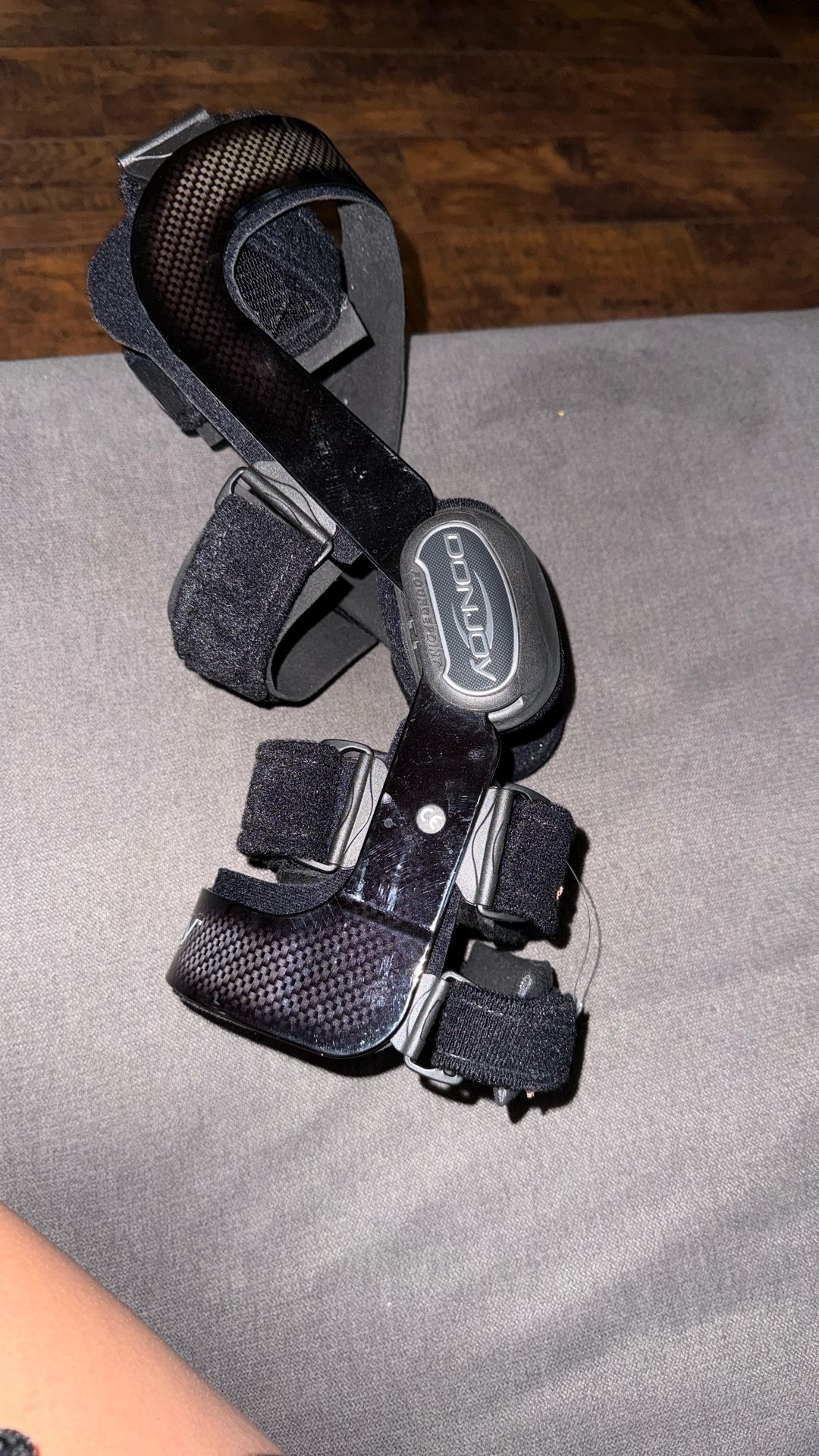 Donjoy carbon Knee Brace never Used