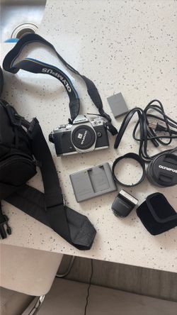 Olympus OM-D E-M5 Mark II + 14-150mm Lens | Complete Kit | Camera