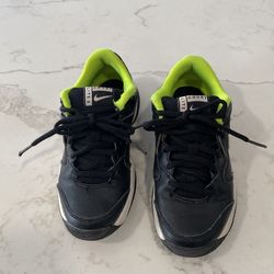 NIKE TENNIS SHOES SIZE YOUTH3