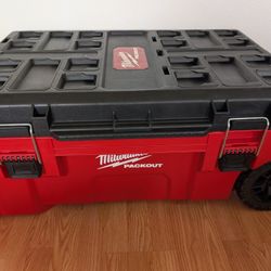 Milwaukee Packout 38" Rolling Tool Chest