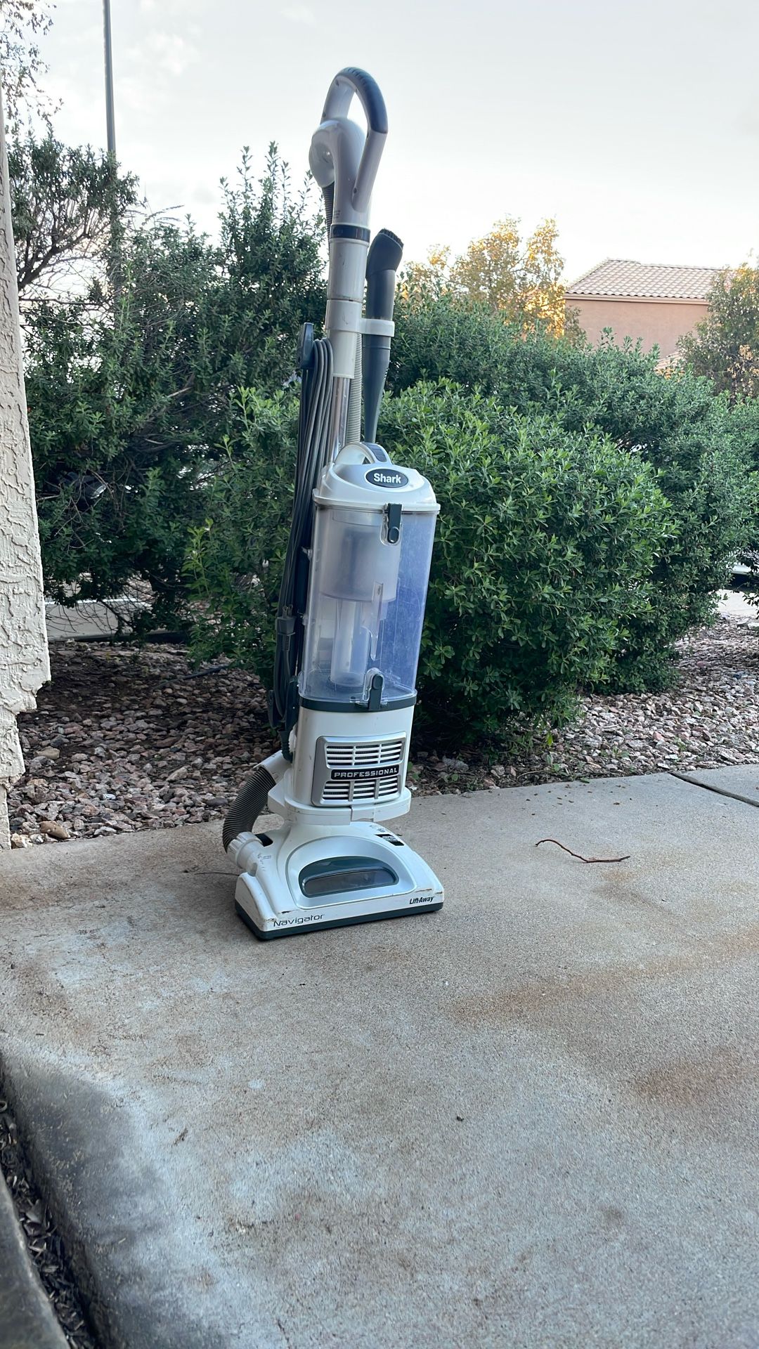 Shark Navigator Lift-Away Professional Vacuum Cleaner