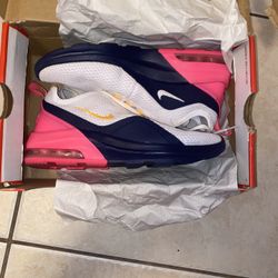 NIKE AIR MAX MOTION 2