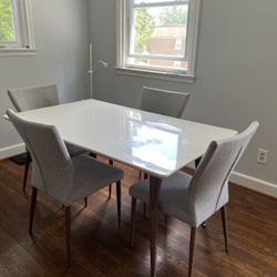 Dining table with 4 Set Upholstered Chairs 