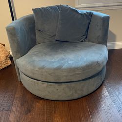 Roundabout swivel chair