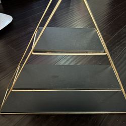 Triangle shelf
