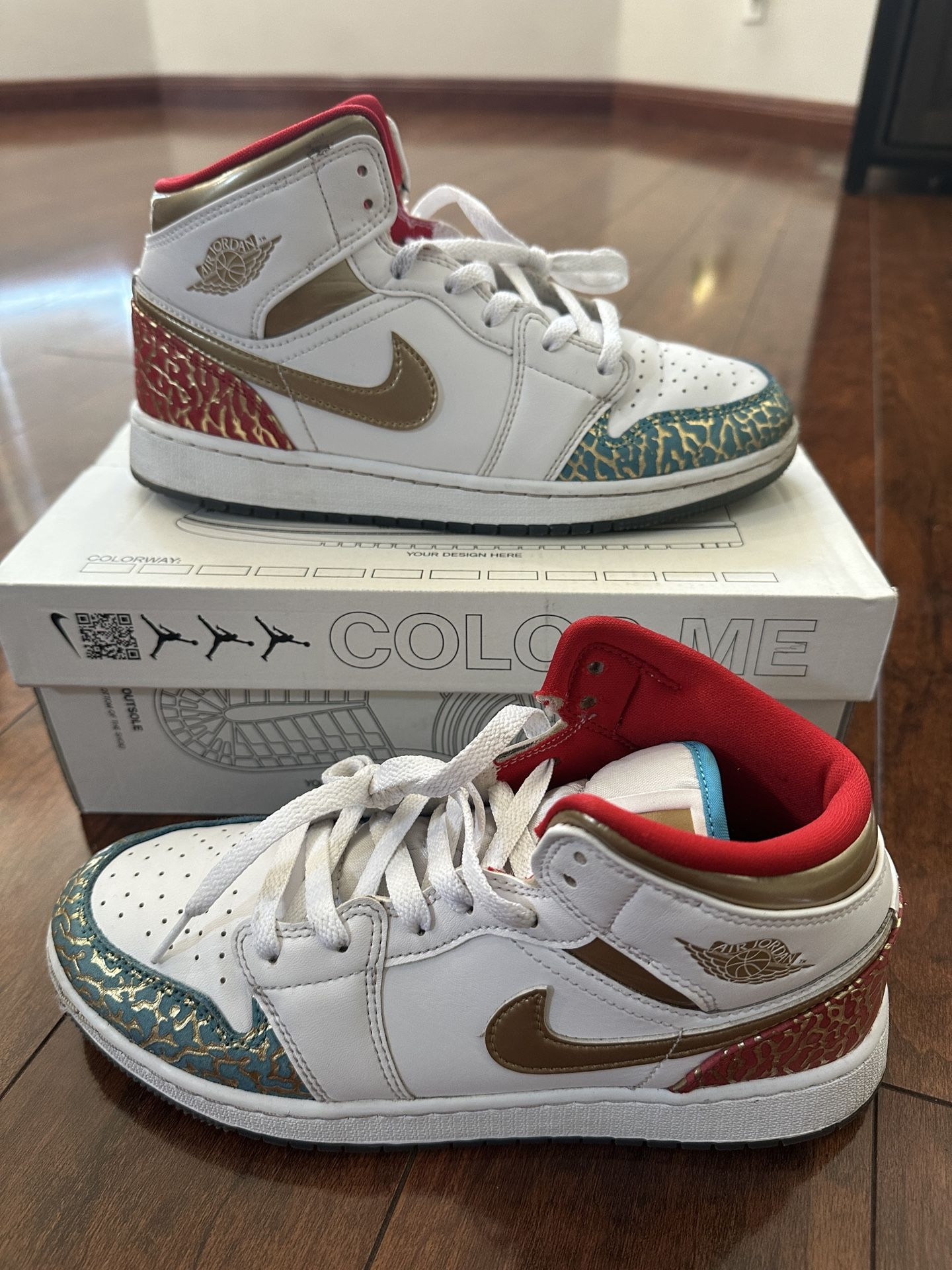 Jordan 1 Mid Sneaker School Size 6Y
