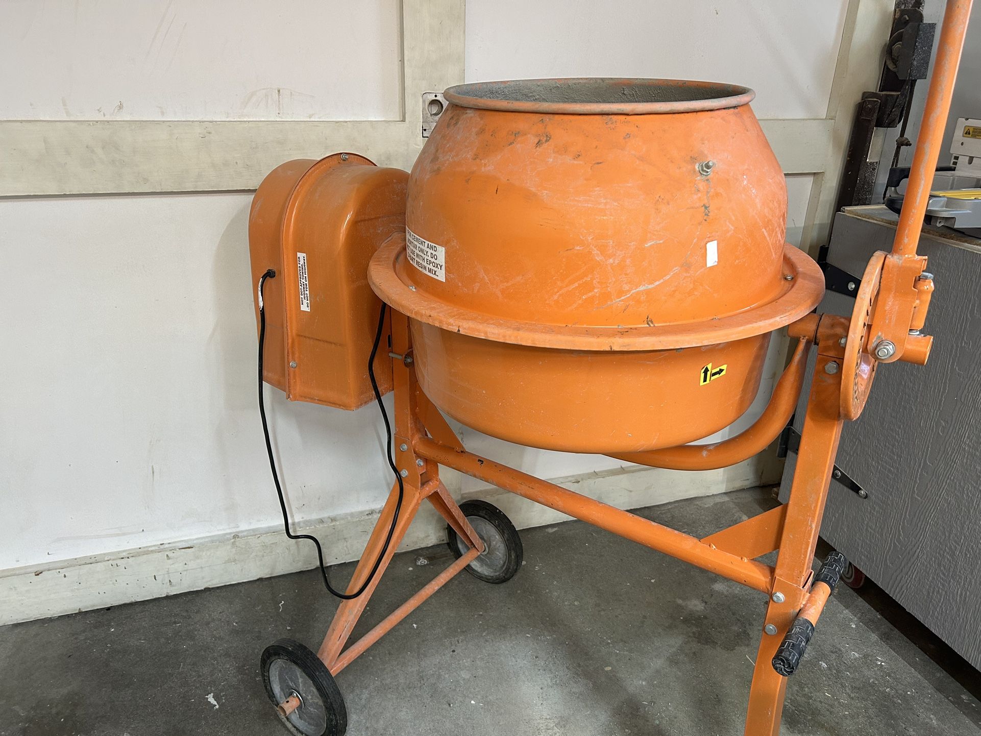 Concrete Mixer Harbor Freight. for Sale in Marysville, WA - OfferUp