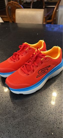 Sketchers Max Cushioning Endeavour 9.5
