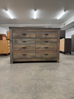Large Wood Tone 6 Drawer Dresser Tons of Storage