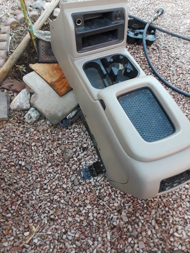 05 Chevy silverado Center Console for Sale in Mesa, AZ OfferUp