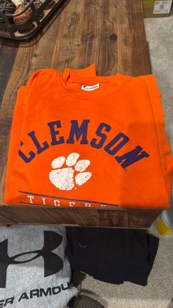 Champion Athletic wear clemson crew nick 