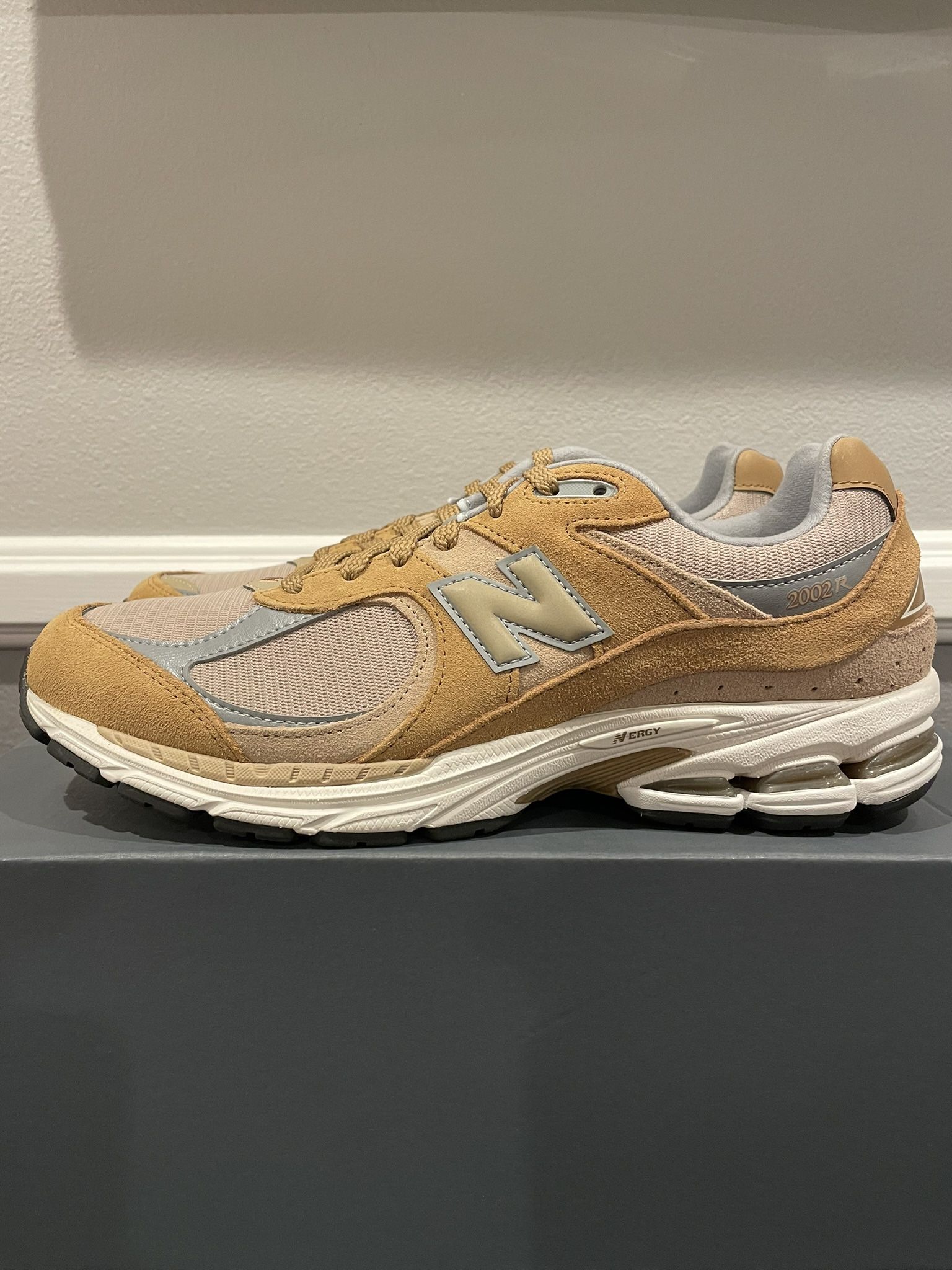 New balance 2002r
