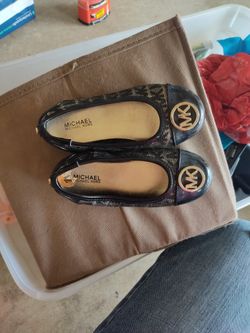 GIRL SHOES MK SIZE 11