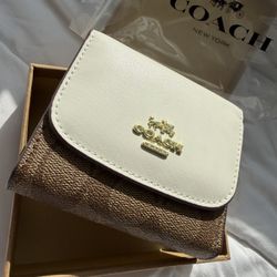 Woman’s Wallet