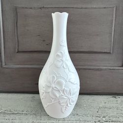 Vintage Kaiser W. Germany Matte White Dogwood Floral Porcelain Vase 7 3/4” tall  Beautiful condition . raised floral embossing.  scalloped neck and te