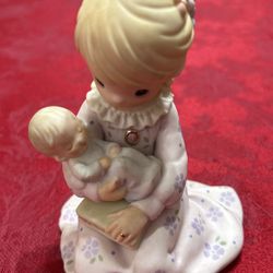 2001 Precious Moments "A Mother's Love is From Above" Figurine #104311