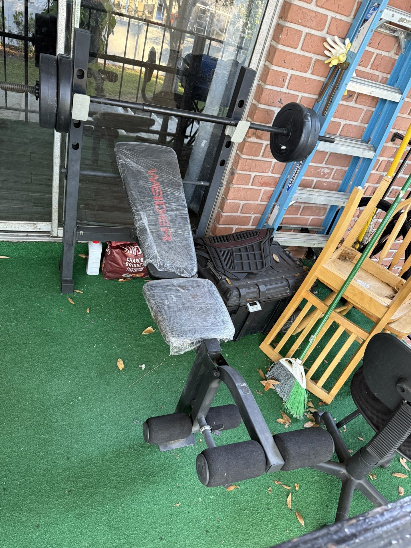 Weider Bench + Barbell 