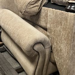 3 Piece Couch. Expensive And Beautiful. Selling For Cheap 