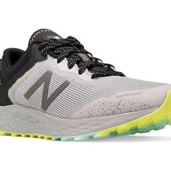 New Balance Women’s Running Shoes SZ 9.5 Light Gray Blk