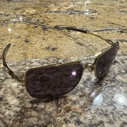 Oakley Deviation Men's Sunglasses 004061-02 128 Rare Gold Polarized Pilot EUC